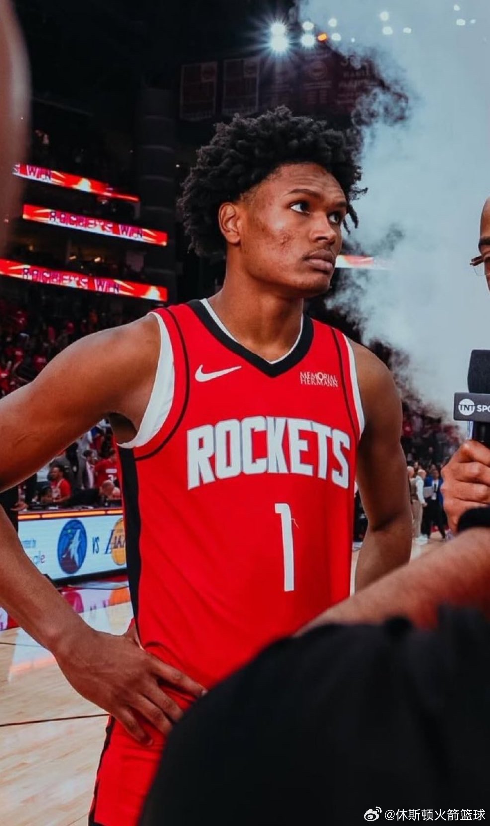 阿门·汤普森最近6场比赛场均数据：▪️22.0分▪️8.3篮板▪️5.3助攻▪️