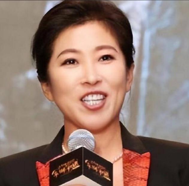 2018年，体坛最大败类：卷走44亿逃去美国，如今买飞机住豪宅生活潇洒。这位中国