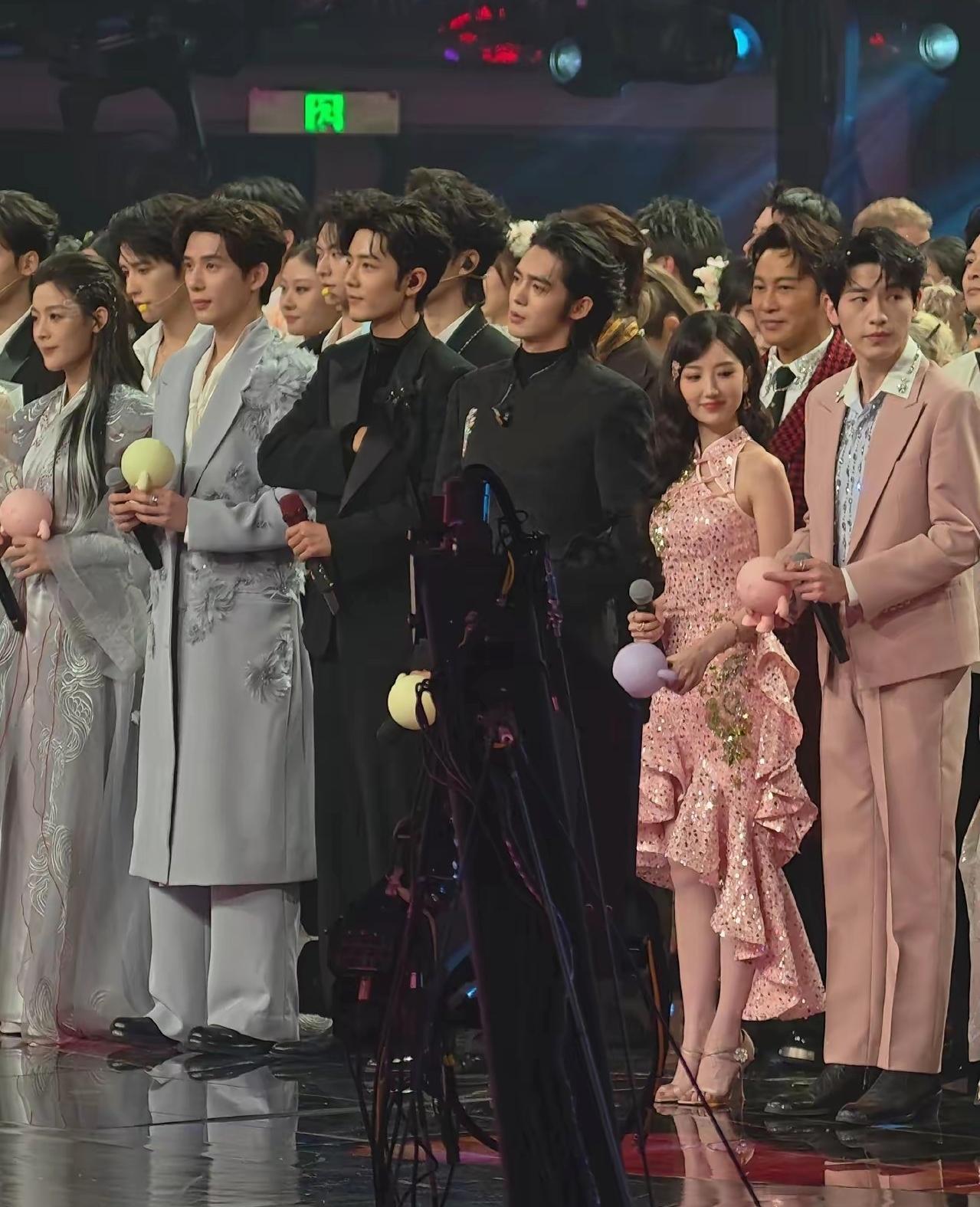 娱乐圈身高内卷，女演员成了最大受害者！当180cm成为行业硬通货，163cm的