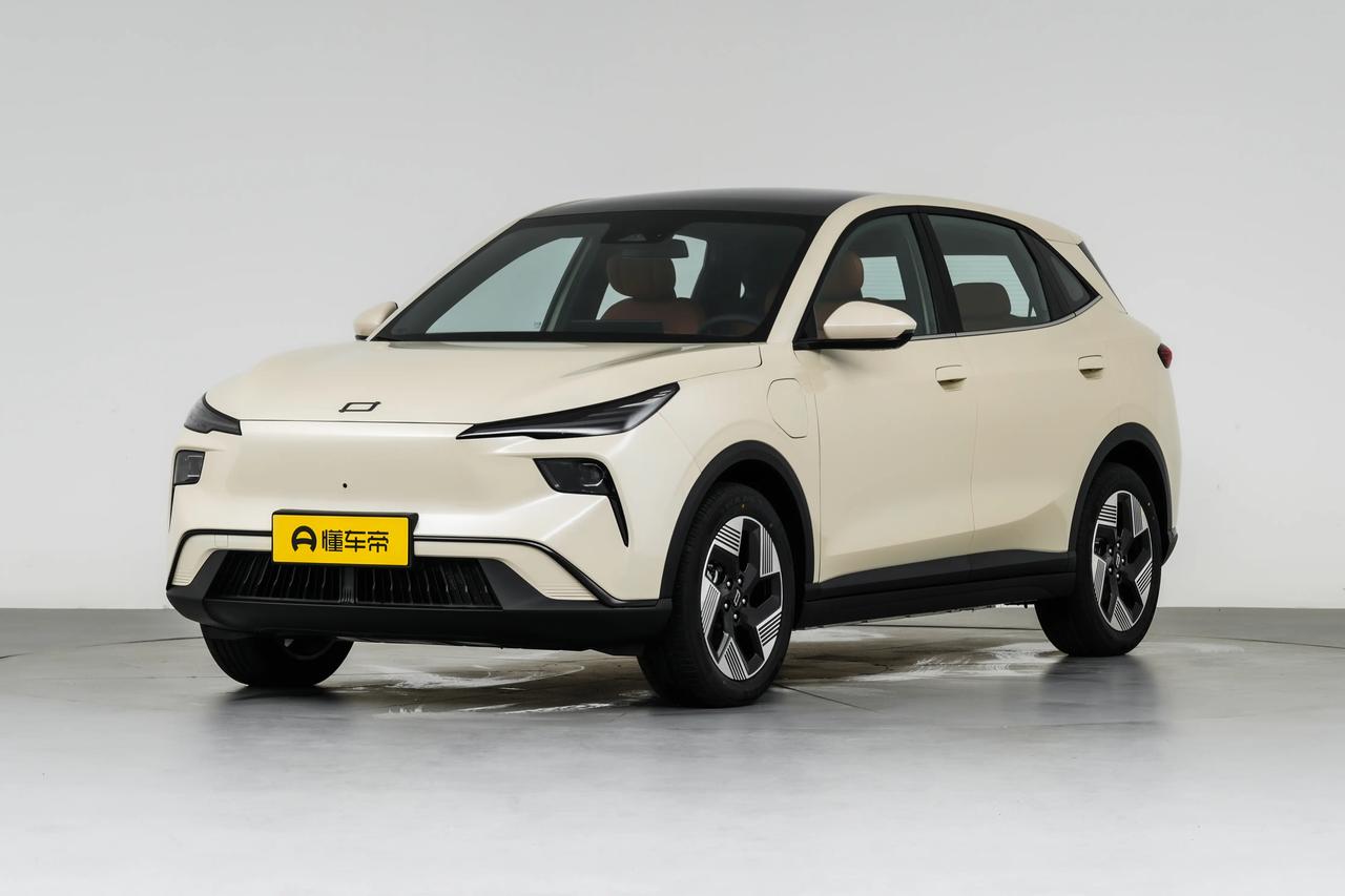 奔腾悦意03，被埋没的性价比之王。车身尺寸4450x1860x1635mm，