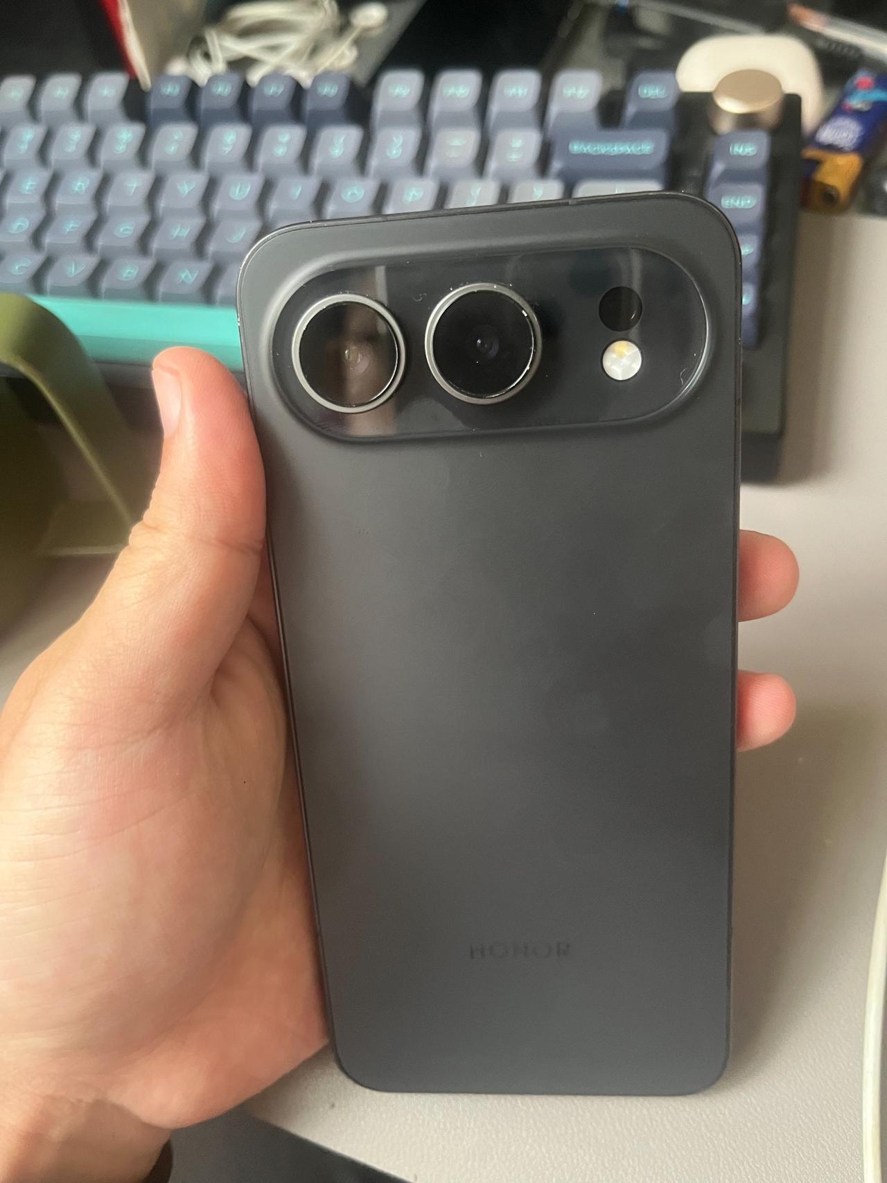 打脸来的这么快！荣耀500系列狂卖223.8万台，同价位卖疯了当初有人断言