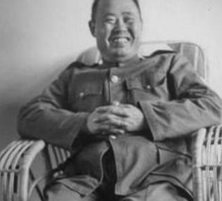 1957年，傅作义到功德林看望陈长捷，陈长捷激动大喊：“你在北平谈判，让我坚守天