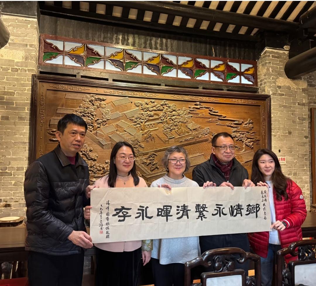 怪不得许绍雄离开前几天,还特意去了趟广东的清晖园和高第街查了才知道,原来许绍雄