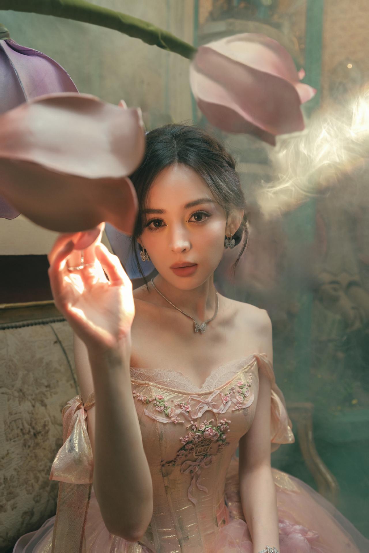 娜扎太好看了，看得人心旷神怡[滑稽笑]古力娜扎