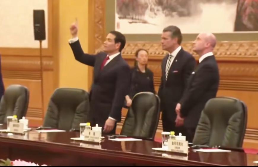 鲁比奥访华之行，长见识，开眼界，升格局，才可能是不虚此行！会谈开始前，其拉着赫