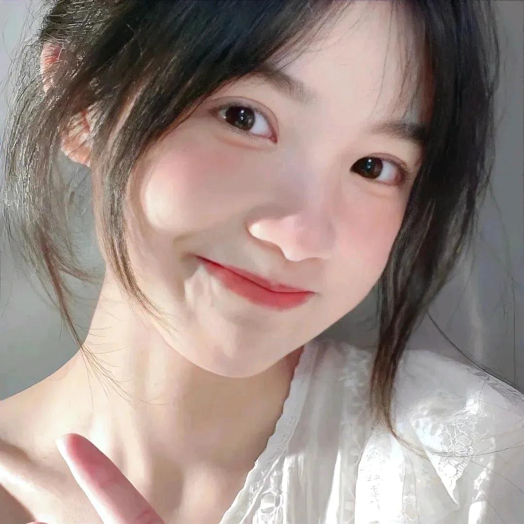 我邻居老太去年走了。她半夜死在家里，老伴早上才知道。平时老太经常到我家串门，她和