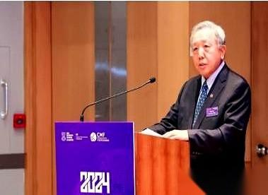 去银行取我自己的钱，柜员一脸严肃地问我：“您取钱干嘛用？”我当时就想回一句：“