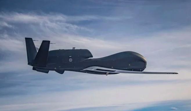 9月15日中午12点58分，一架从青森县三泽基地起飞的RQ-4B“全球鹰”侦察机