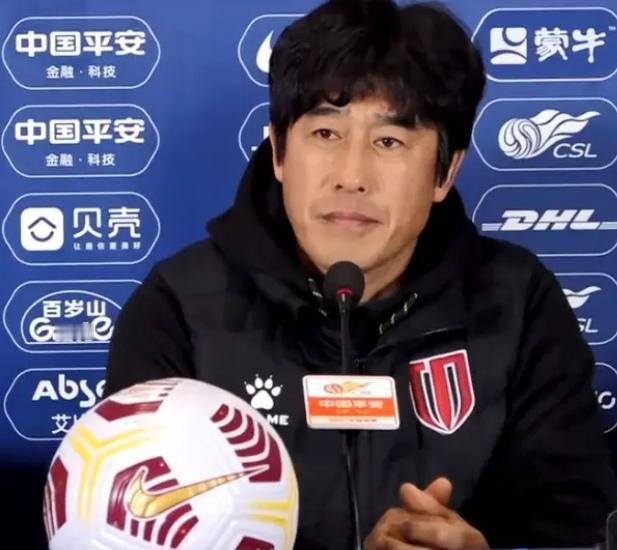成都蓉城夺不了冠军徐正源有不可推卸的责任!球迷都能看得出来德尔加多这一段时间完全
