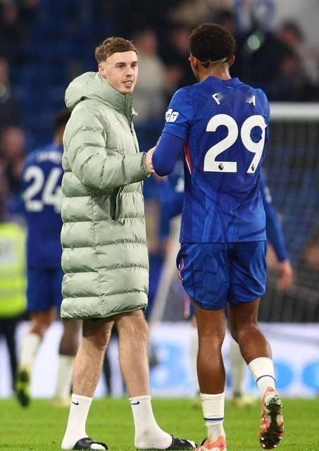 别再吹英超新星了。但这个人，姆巴佩的队友说他“真的一样”。切尔西更衣室里，法