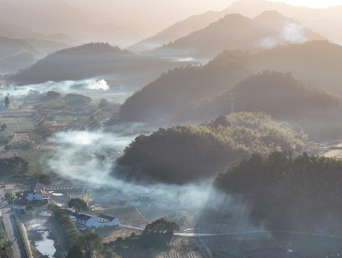 去深秋的宁波东钱湖赴场2℃的清欢深秋的东钱湖，藏着2℃的