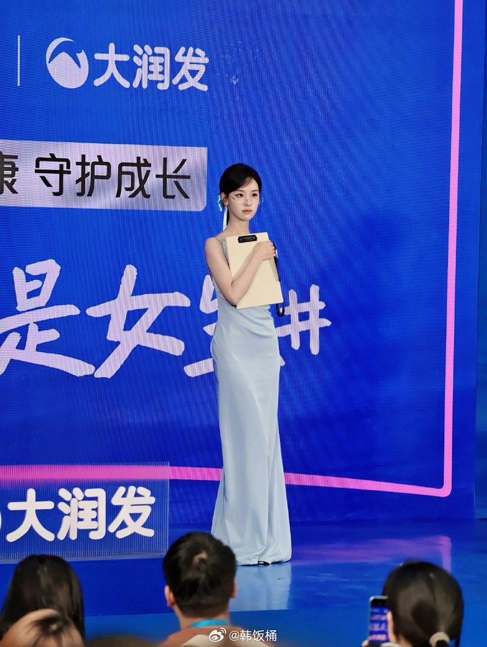 给陈都灵戴无框眼镜的人简直是天才今天是陈都1，高智感女神驾到​​​