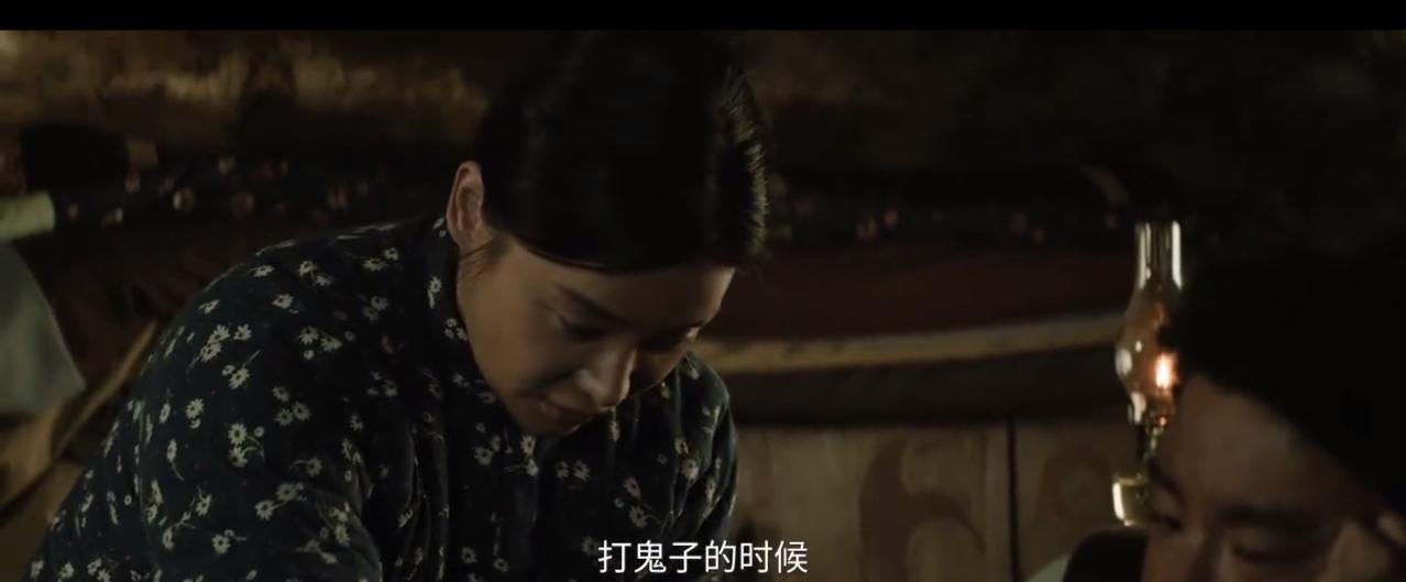 《归队》小白马屁股受伤了！兰花儿扒了他裤子给他上药！却没想到兰花儿突然间晕倒了