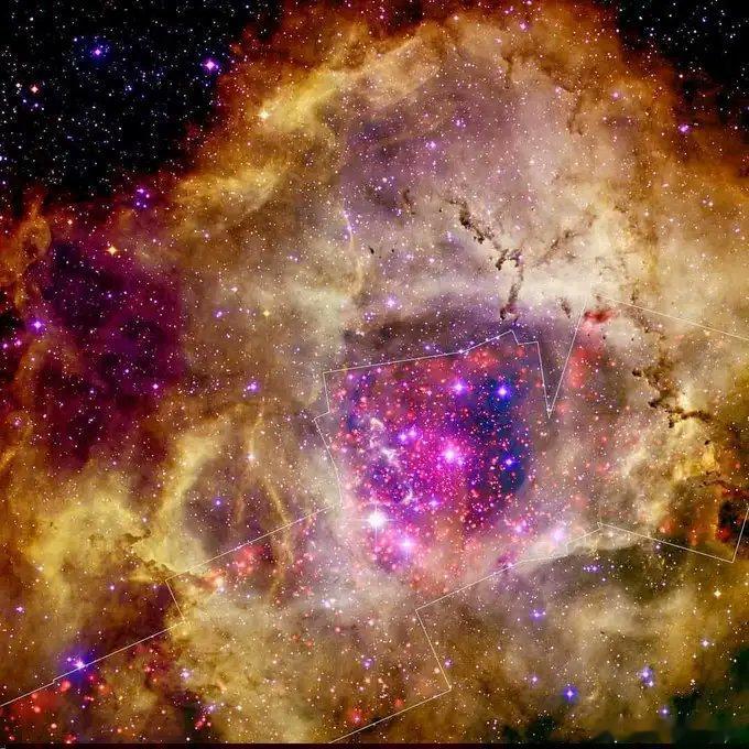 想象一朵巨大的宇宙玫瑰，在独角座中绽放，距离我们5200光年之遥。玫瑰星云横跨1