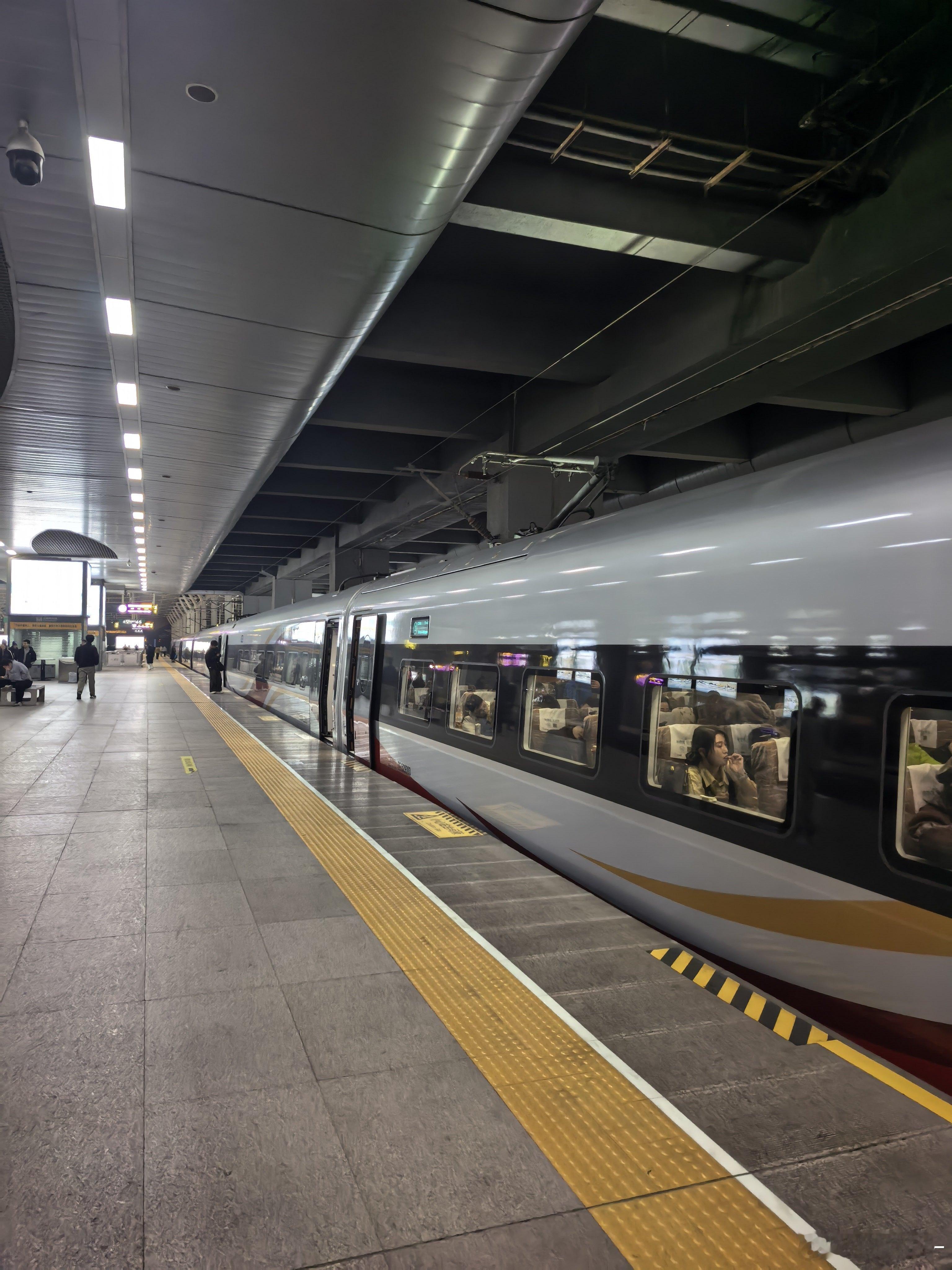 天津站居然没有同站换乘也就是说如果在天津站转乘其他车次，需要先出站再重新进站，我