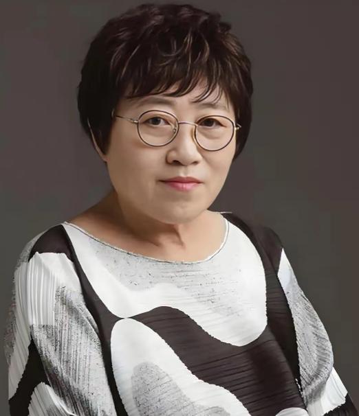 性学专家李银河曾说：“如果你已经50岁，那么你离退休只有10年，离死越来越近；