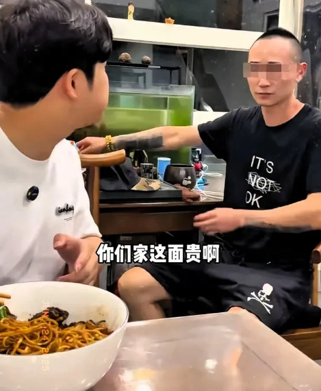 “叶子换饭”到底是个什么梗？这几天“叶子换饭”系列短视频在网上火爆，在吃播圈也引