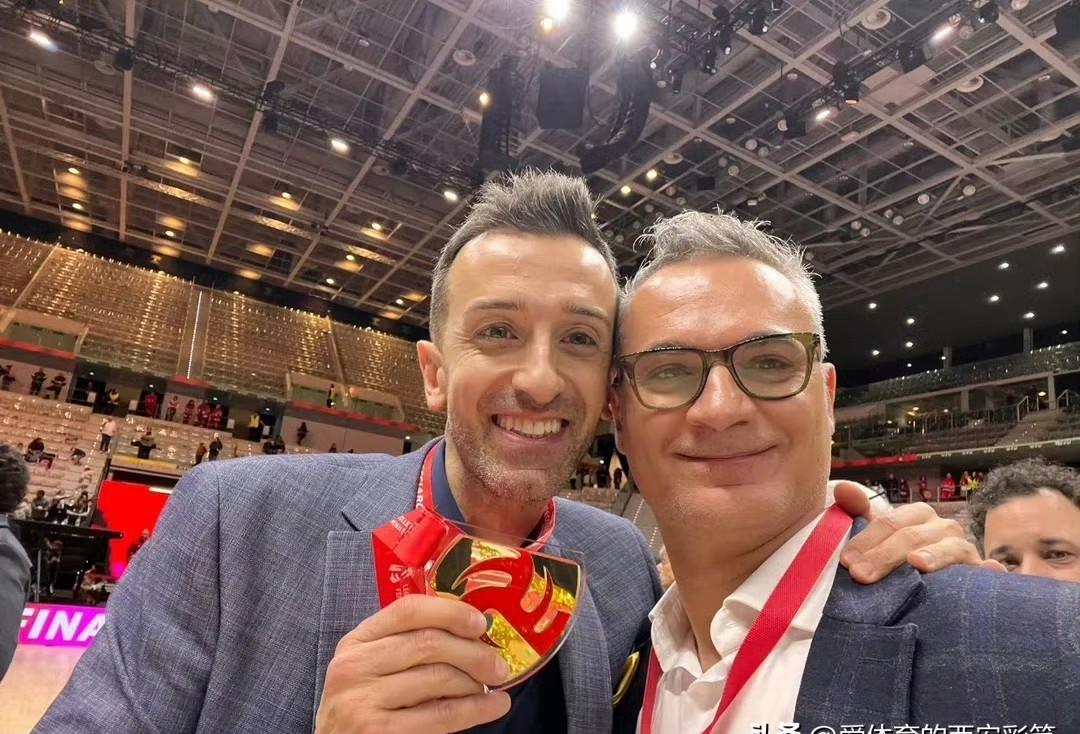 你以为女排世界，是教练说了算？错了。一个男人，几乎掌握着朱婷、加比、埃格努这