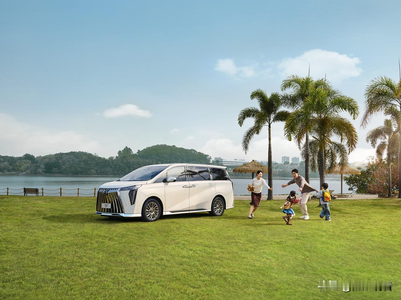 炸裂！豪华混动MPV杀入19万💰打工人也能闭眼冲我选MPV选到头秃，直到