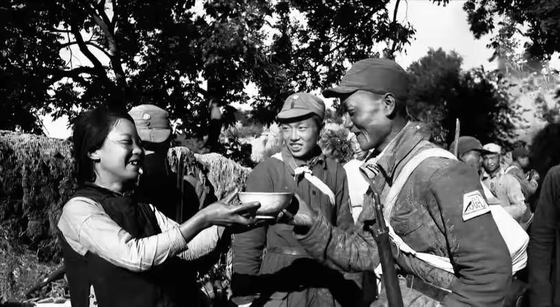 一八路军联络员被日寇追击，突然想起母亲的话：带他们去蚂蚁山吧！这话听着蹊跷，蚂蚁