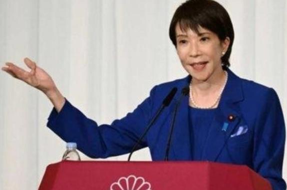 最近日本国会吵翻了天，有个叫山本太郎的议员，当着首相高市早苗的面，撂下一句大实话