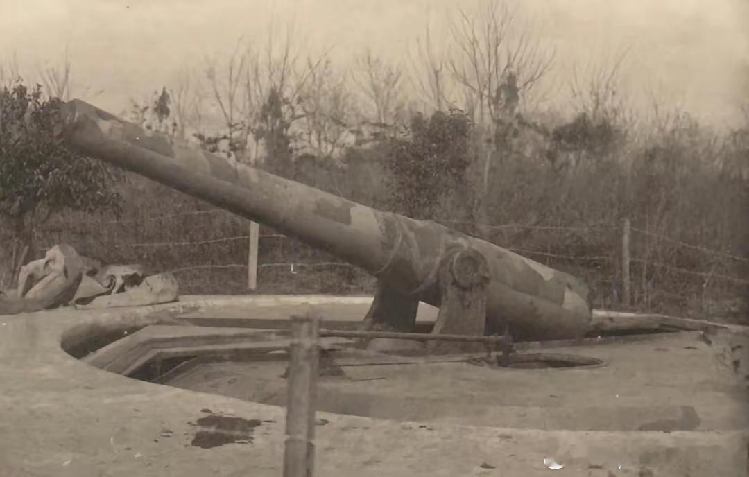 1938年7月日军拍摄的南京地区幕府山炮台150毫米加农炮和德制45倍口径88毫