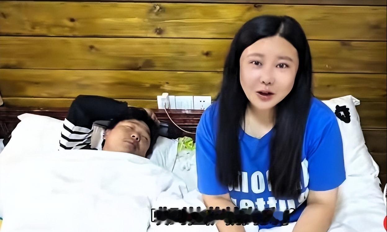 一对骑行的情侣到达拉萨以后，因为实在太累，就在宾馆开了房，大概是长途跋涉太久没洗