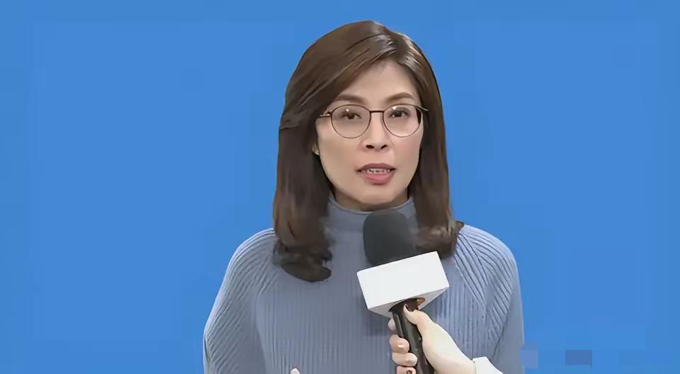 北京这次干脆利落地出了手。郑丽文刚在岛内被围攻，大陆反手就拉了她一把，直接把访问