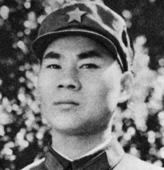 衣衫破烂、手榴弹开盖！他奄奄一息喊出5个字，中央震动授一等功！