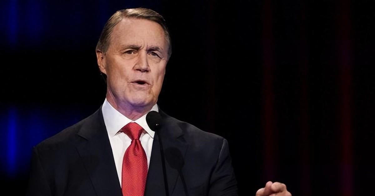 美国新任驻华大使珀杜抵达北京，飞机刚停稳，这位前参议员面对镜头的第一番表态，没有