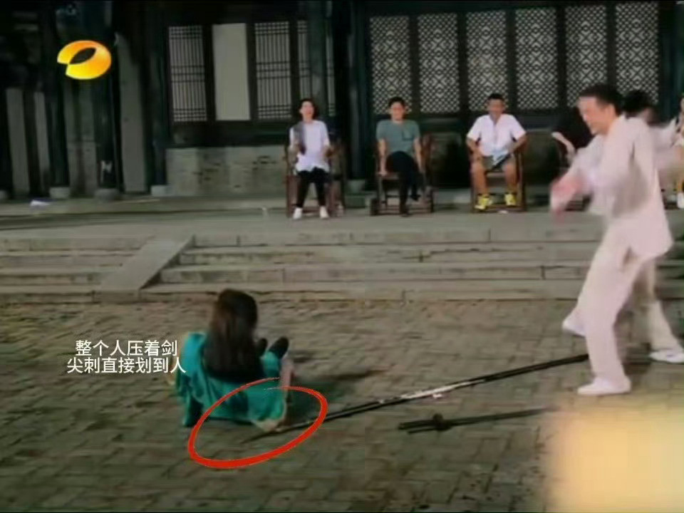 虞书欣在一年级被弄到脸看完我也不舒服了…