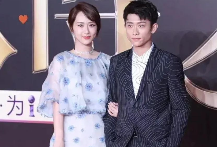 一次，主持人问杨紫：“如果让你和张一山拍吻戏，你会不会很高兴？”杨紫立刻心花怒放