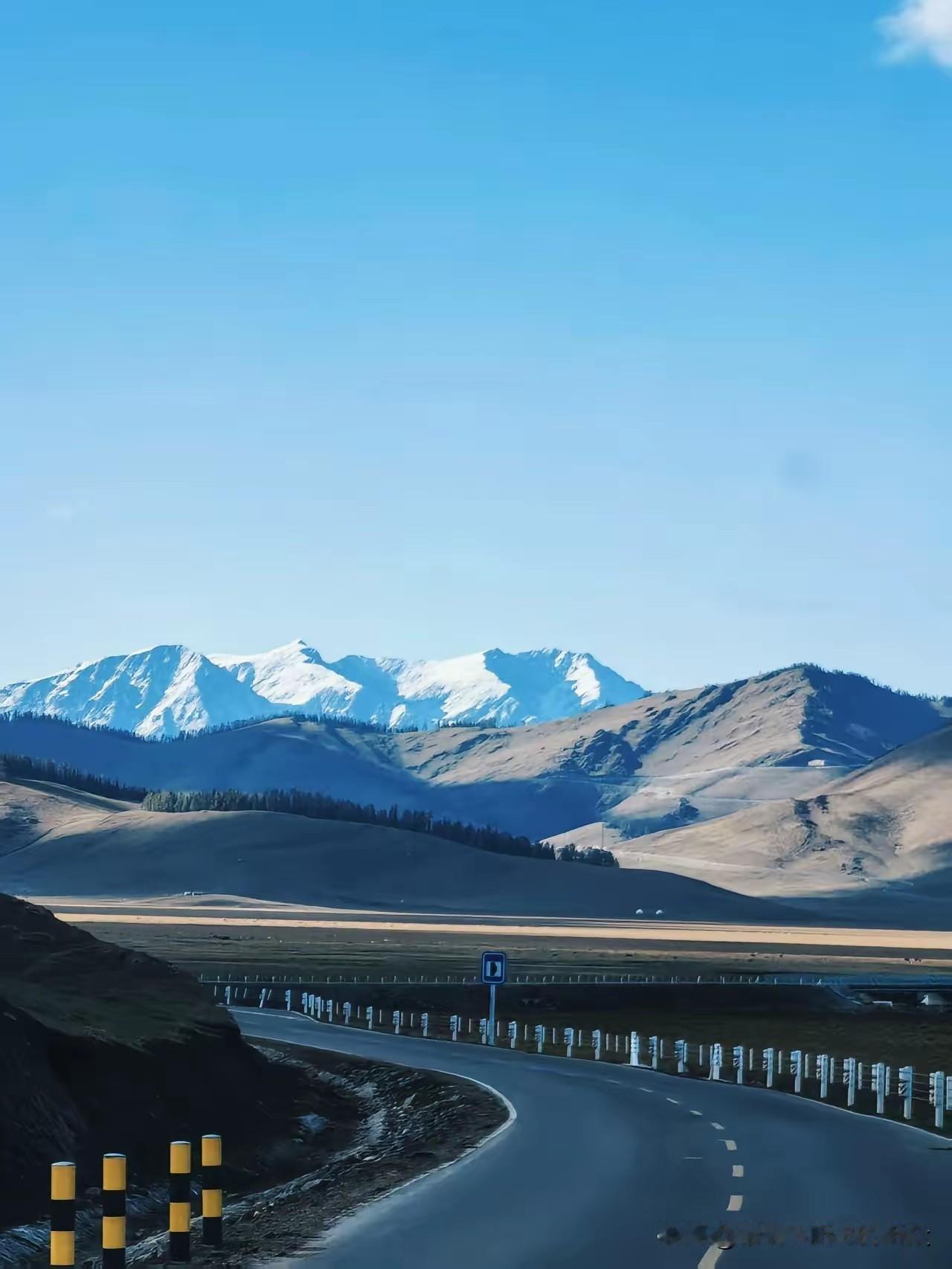 美国有100把菜刀，俄国有110把菜刀，中国有10把菜刀，美国说：“不行，