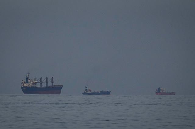 据美联社4月28日的报道，波斯湾里已经有部分被困船员遇难了，联合国也急得不行，一