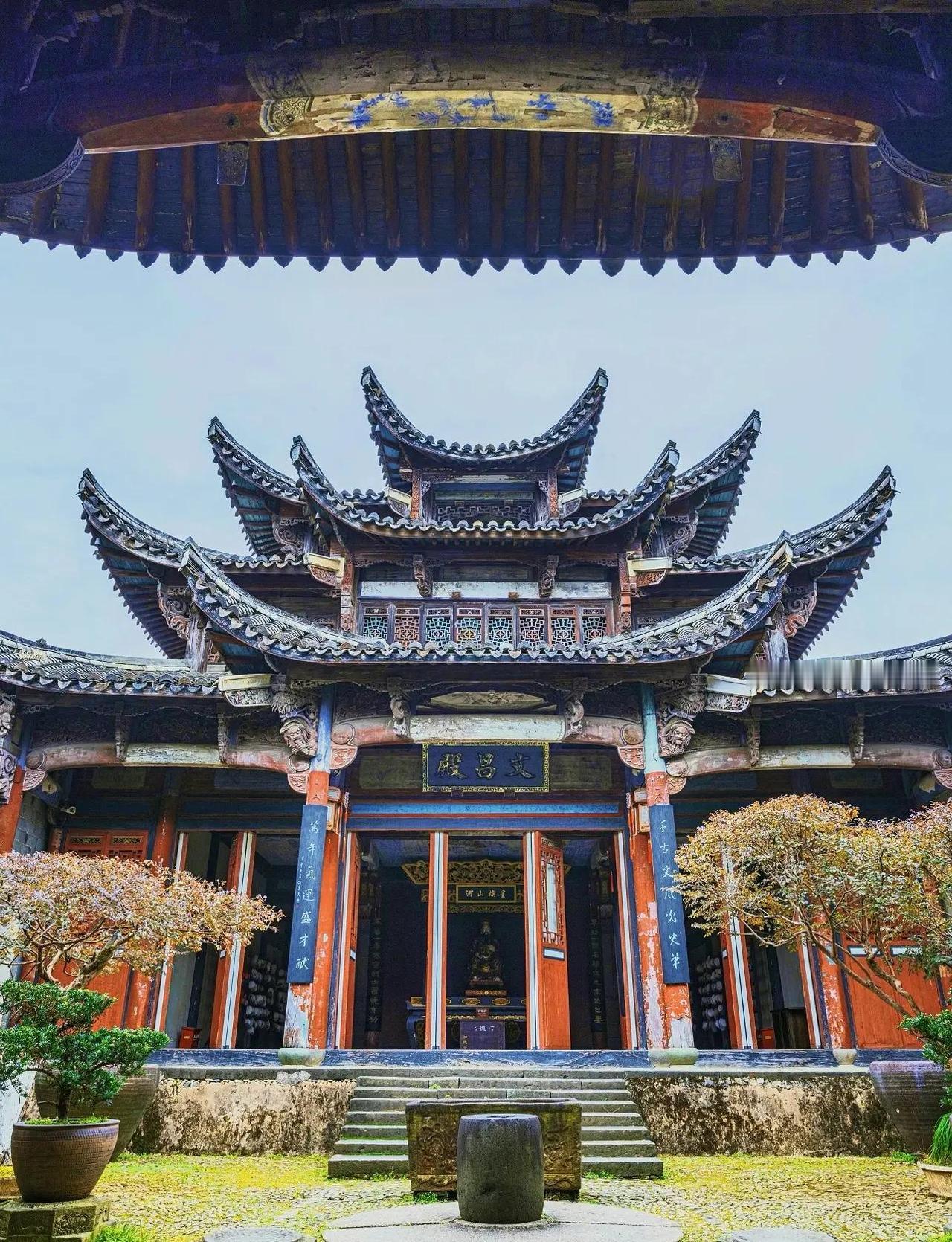浙江衢州游，廿八都古镇游玩攻略！廿八都古镇美景和美食推荐：1、枫溪老街、东