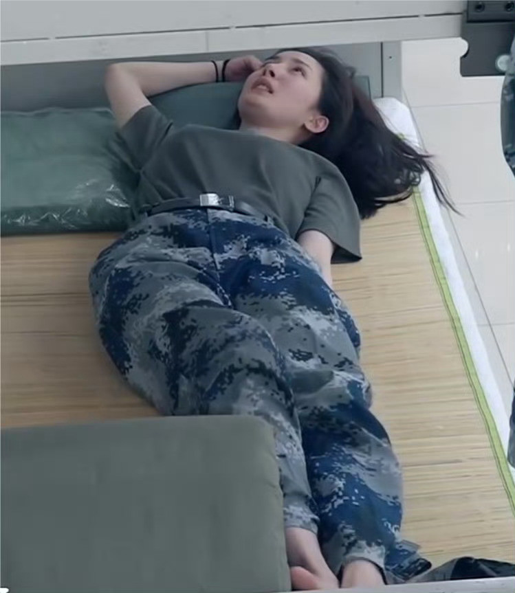 杨幂，这个视角拍照可不好看啊