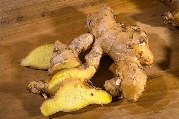 生姜用得好，能治的病也很多很多人都知道生姜、大枣、红糖水可以强壮身体，但是没