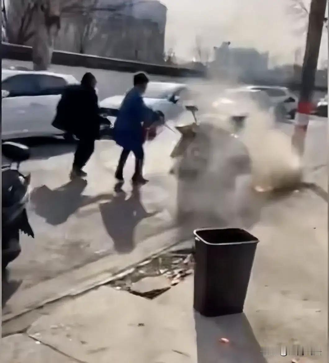 人间太苦，下辈子不来了！”江苏，一47岁外卖员，突然在街头向身上浇汽油，还没等路