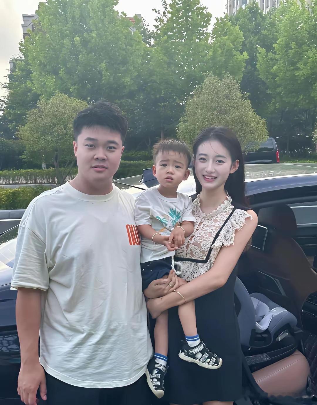 不怪小哥一脸幸福，换我也是！​​​
