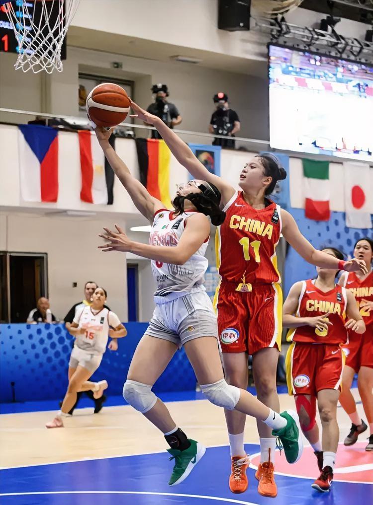 中国U17女篮小将李沅珊真是彻底杀疯了！在今天中国U17女篮以79：54大胜德国