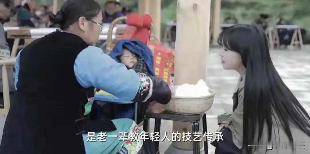 李子柒上人民日报发文了！这次不是教你做菜，是聊文艺怎么让乡村变好。她说自己视