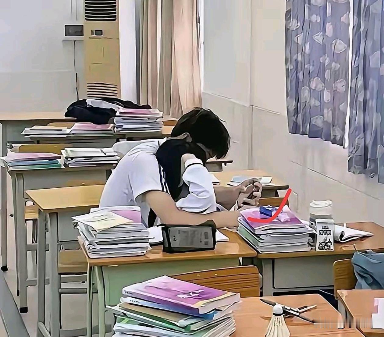 现在的学生早恋太泛滥了，生女儿的家长们很担忧