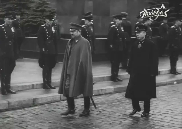 🔻出席红场胜利阅兵的日本军事代表（一名日本陆军军官与一名日本海军军官），194