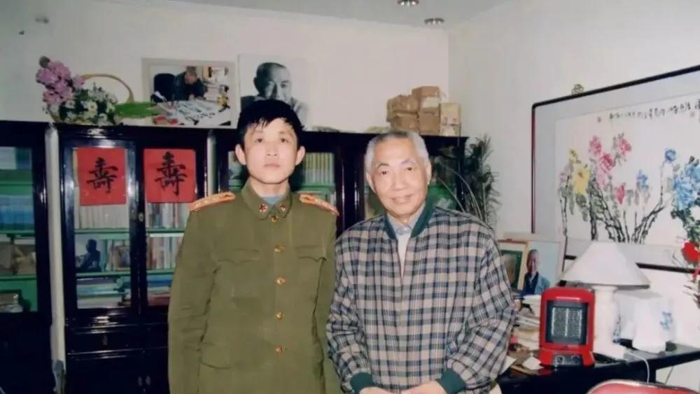 浩然在《有关<金光大道>的几句话》里说道：“当时的积极分子高大泉、朱