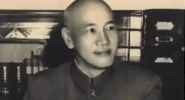 蒋介石晚年曾言：“我之所以会，罪魁祸首只有二个人。”自1949年败逃台湾，蒋中正