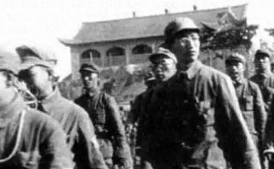 1949年，太原解放前夕，总指挥徐向前病倒了，无奈之下，彭老总被调任总指挥，两人