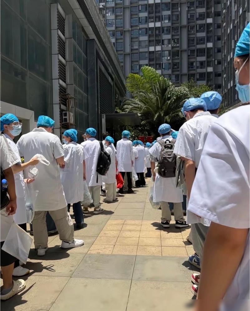 我29岁博士毕业，现在连自己实习过的科室都进不去了真不是夸张，现在公立医疗系