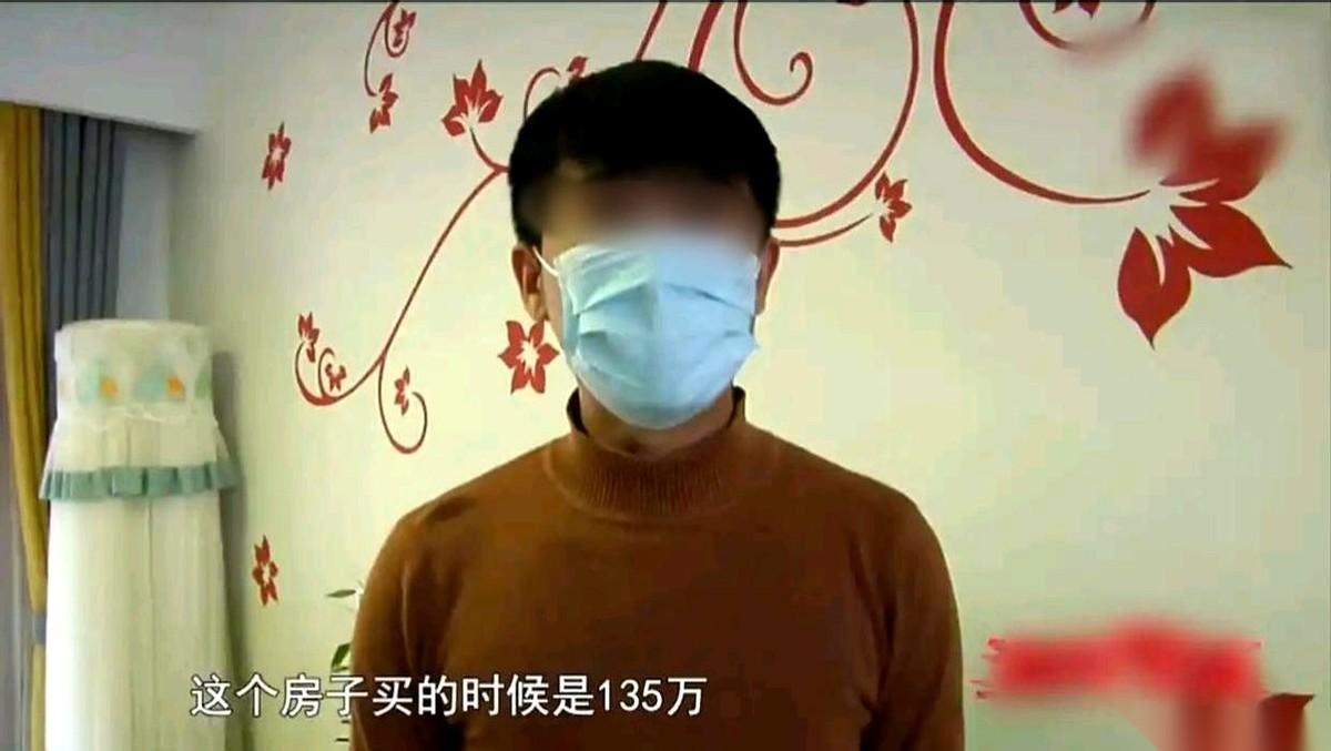 山东这套135万的房子，房产证上写着小严和他前女友两个人的名。刚分手，前女友扭