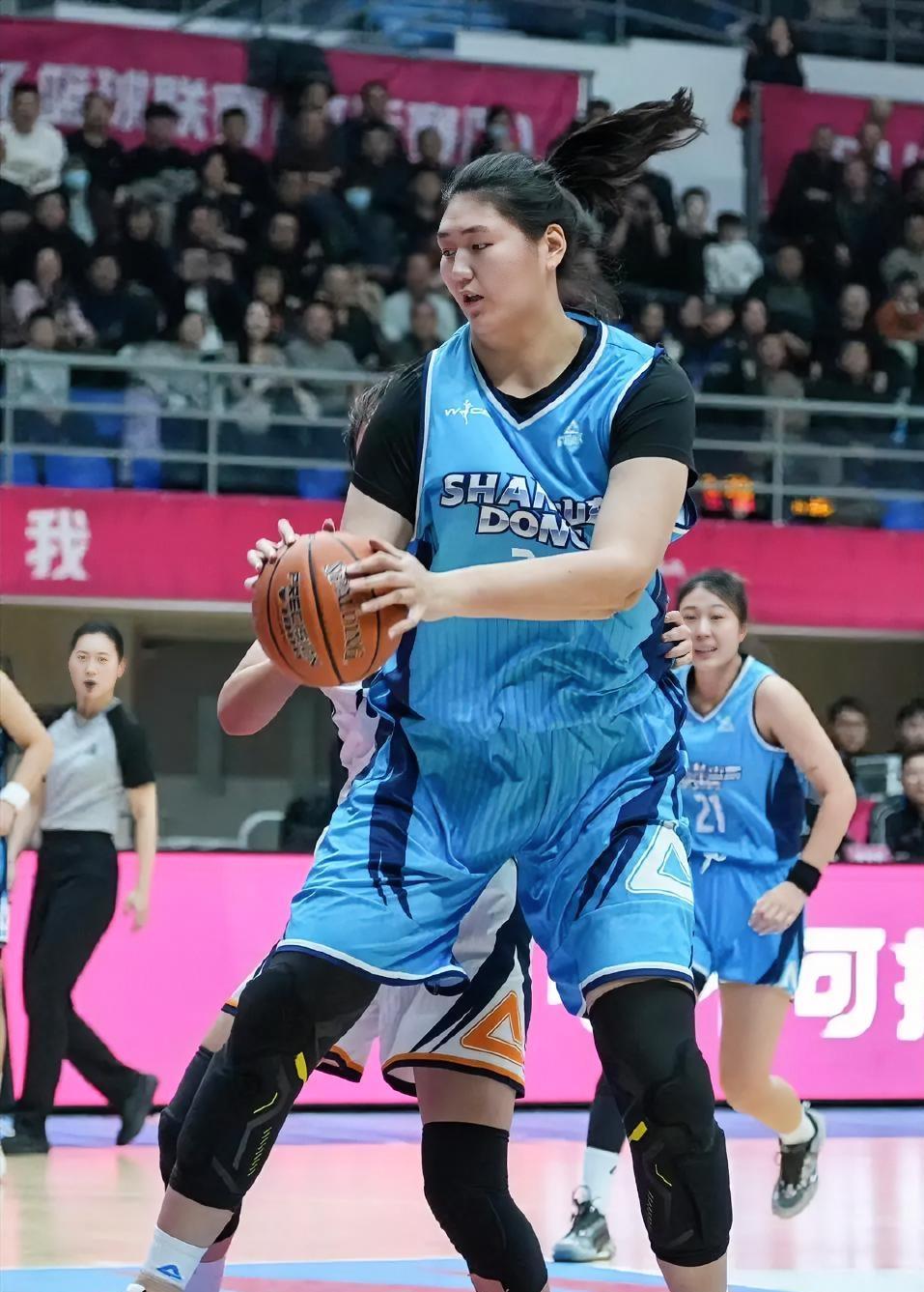 中国女篮张子宇WCBA职业生涯前两场比赛表现！！！对阵河北女篮：投篮9中6，