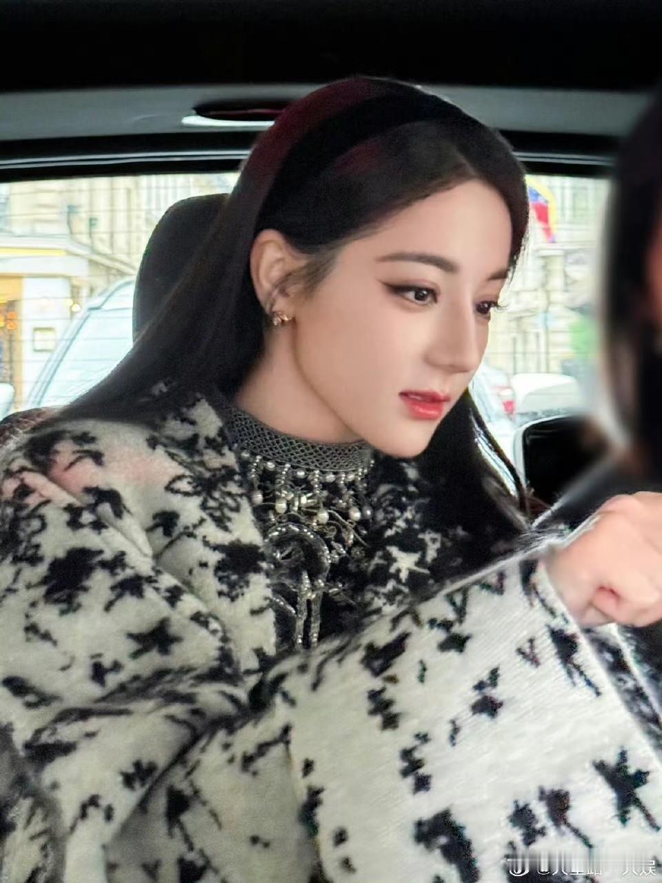 前两个月的赵露思上个月的白鹿昨天的泫雅今天的迪丽热巴一个个年纪轻轻，身体